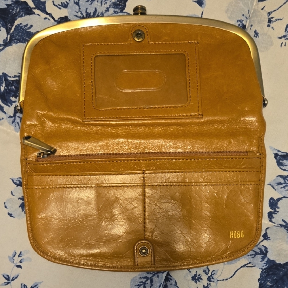 HOBO Elegant Tan Leather Clutch - Picture 2 of 3